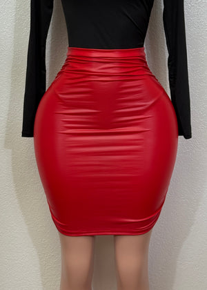MARIANA RED STRETCHABLE FAUX LEATHER PENCIL MINI SKIRT