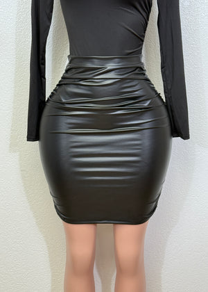 MARIANA BLACK STRETCHABLE FAUX LEATHER PENCIL MINI SKIRT